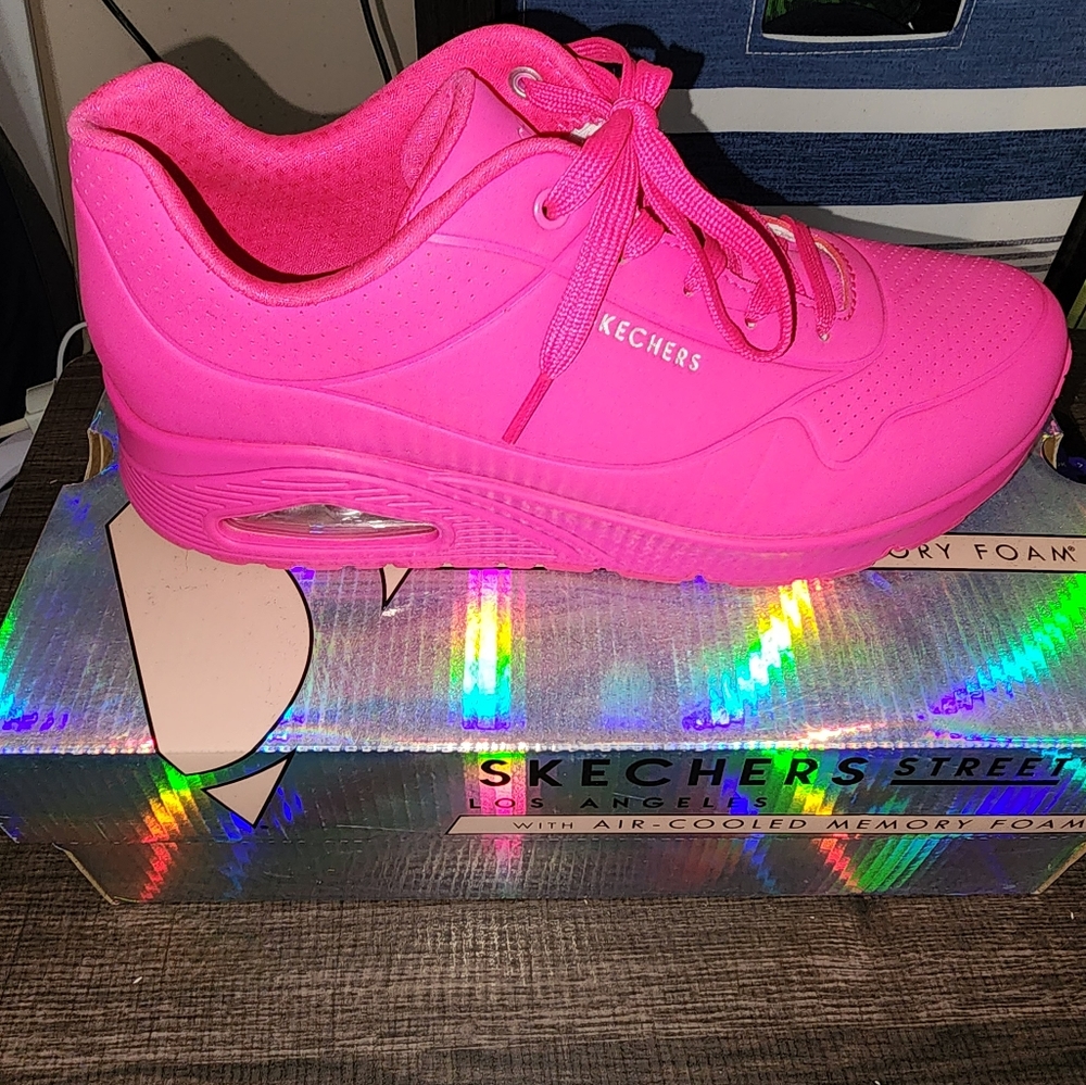 Skechers pink shoes size 10